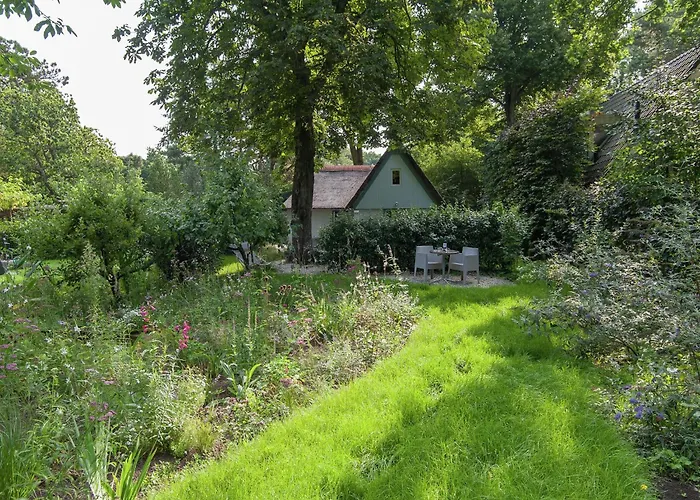 度假居 In Near The *