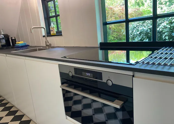 度假居 In Near The *